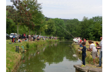 concours annuel de pêche dans la rivière Le Salon 